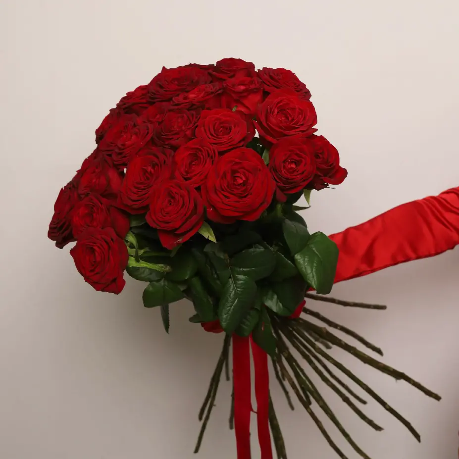 Моно букет из 25 красных роз
