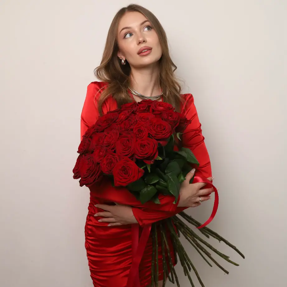 Моно букет из 15 красных роз