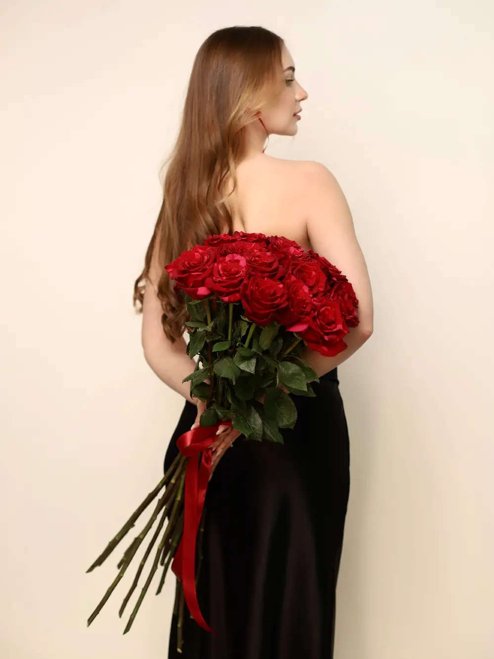 Моно букет из 15 красных роз ред пантера