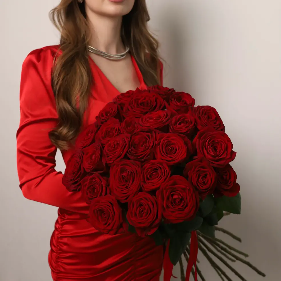 Моно букет из 25 красных роз