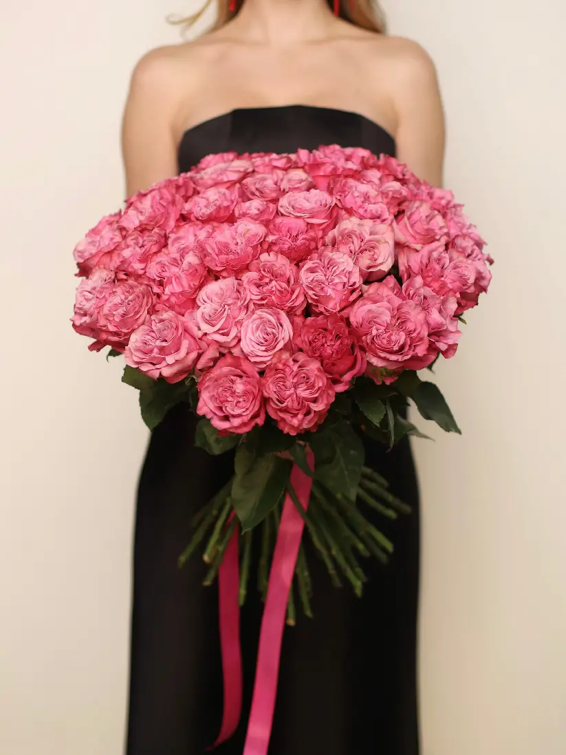 Моно букет из 51 пионовидной розы
