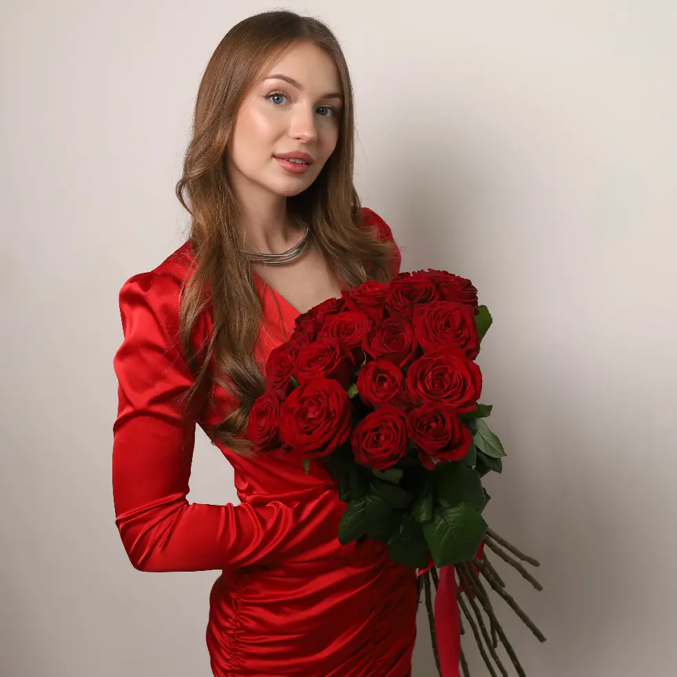 Моно букет из 15 красных роз