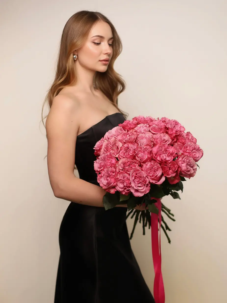 Моно букет из 25 пионовидных роз