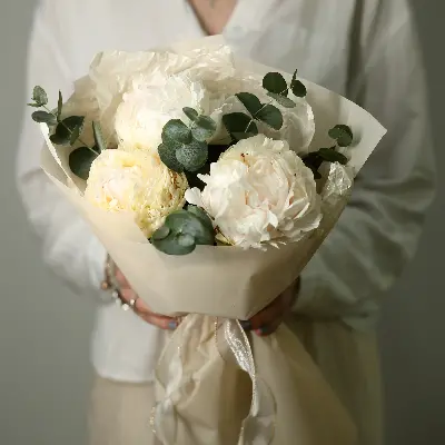 Букет  112 из пионов и эвкалипта