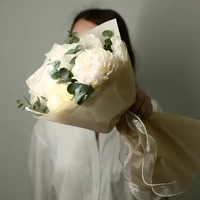 Букет  112 из пионов и эвкалипта