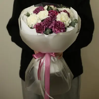 Букет 493 из диантусов и эвкалипта