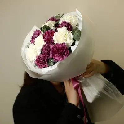 Букет 493 из диантусов и эвкалипта