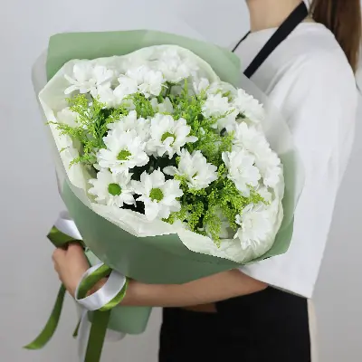 Букет 634 из хризантем и зелени