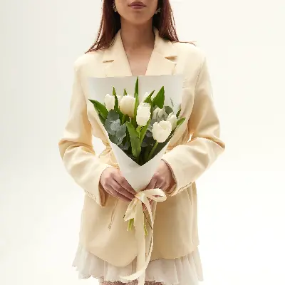 Букет 8008 из тюльпанов и эвкалипта