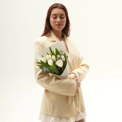 Букет 8008 из тюльпанов и эвкалипта