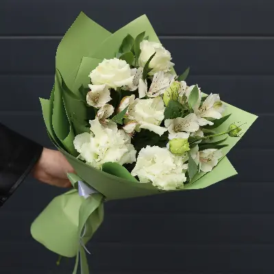 Букет 88 из эустомы и альстромерии