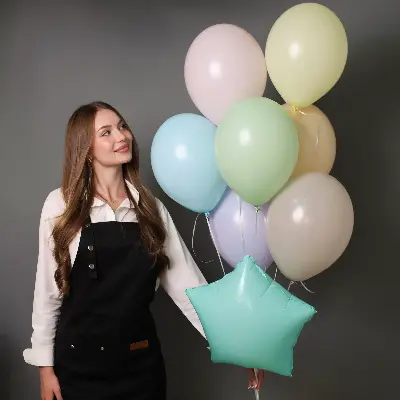 Фонтан из разноцветных шаров