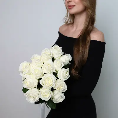 Моно букет из 15 белых роз