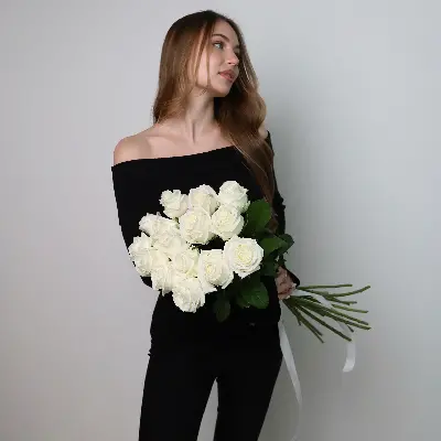Моно букет из 15 белых роз
