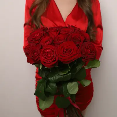 Моно букет из 15 красных роз