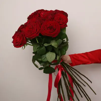 Моно букет из 15 красных роз