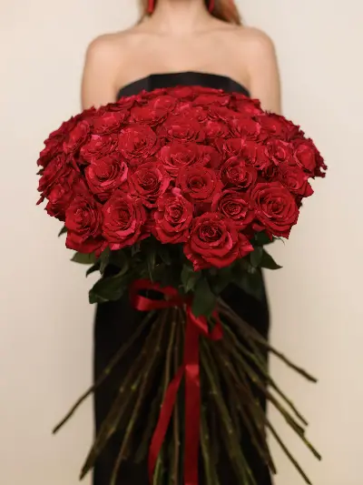Моно букет из 51 красной розы ред пантера