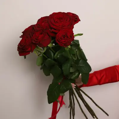 Моно букет из 9 красных роз