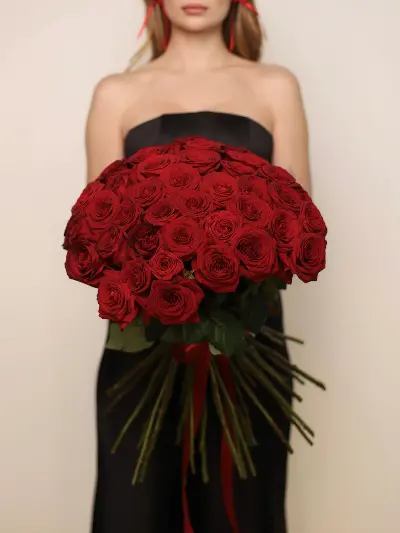 Моно букет красных роз 51