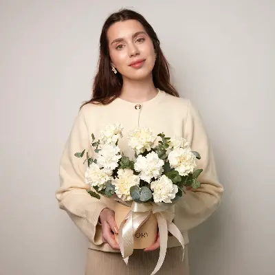 Шляпая корбка 869 из диантусов и эвкалипта