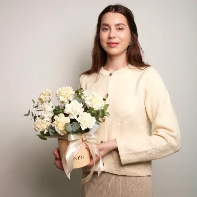 Шляпая корбка 869 из диантусов и эвкалипта