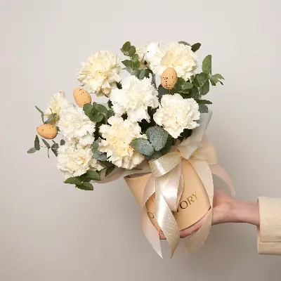 Шляпная коробка 0412 из диантусов и эвкалипта