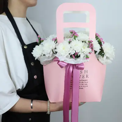 Сумочка 23 из хризантем и статицы