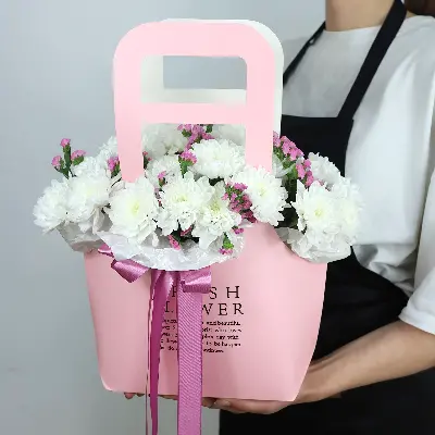 Сумочка 23 из хризантем и статицы