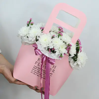 Сумочка 23 из хризантем и статицы