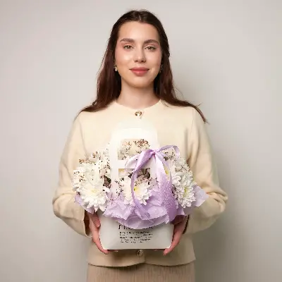 Сумочка 3 из хризантем и лимониума