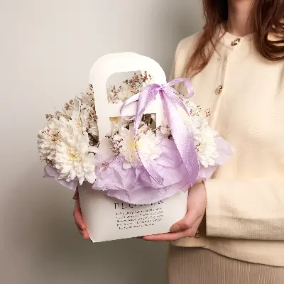 Сумочка 3 из хризантем и лимониума