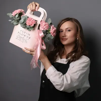 Сумочка 868 из диантусов и эвкалипта